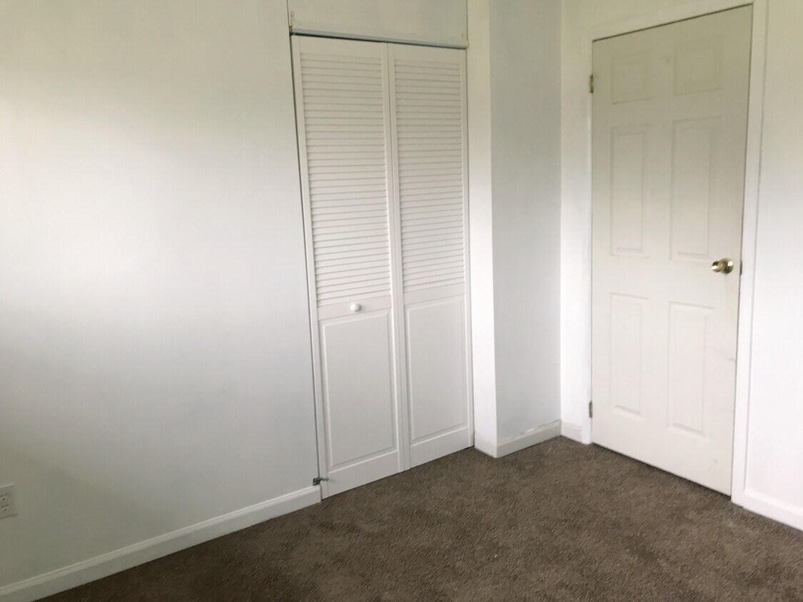 Foto del edificio - 399 Cedarwood Ct