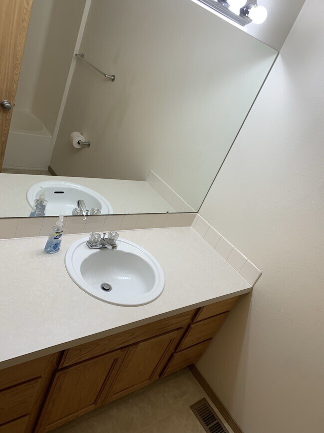 Foto del edificio - 6218 207th Ave E