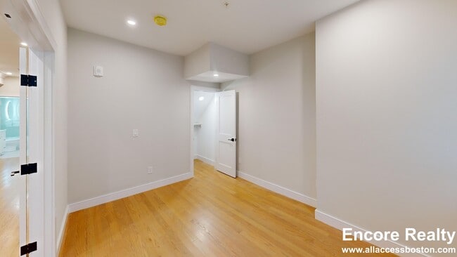 Building Photo - 230 Tremont St