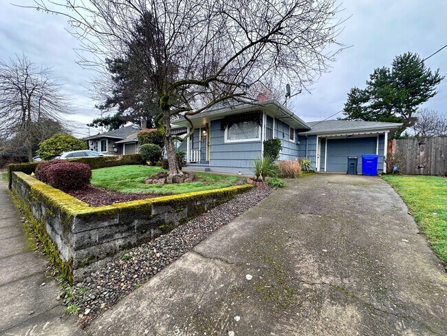 Foto del edificio - Bungalow Style Single-Family Home in Mt. Tabor Neighborhood