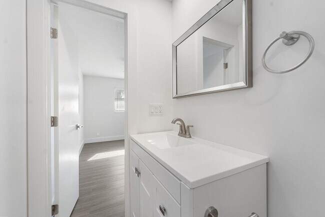 Foto del edificio - 4317 Birdwood St