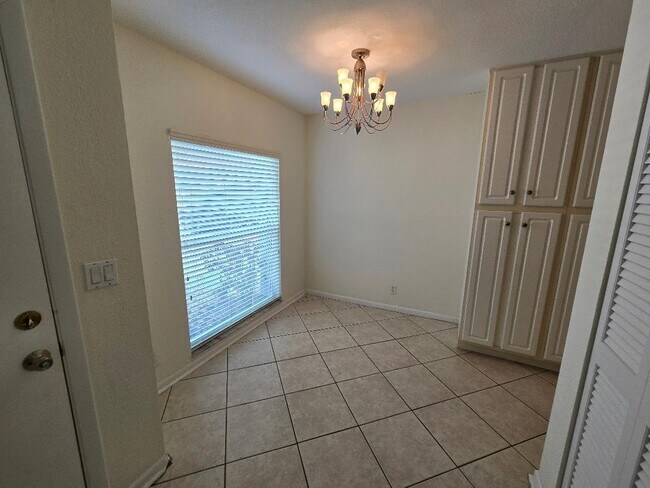 Building Photo - 13857 Royal Palm Ct