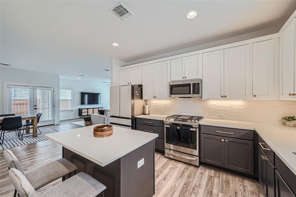 Foto principal - 9115 Looksee Ln