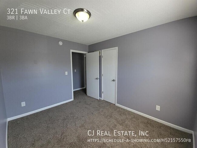 Foto del edificio - 321 Fawn Valley Ct
