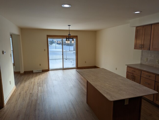 Building Photo - 99 Carla Ln