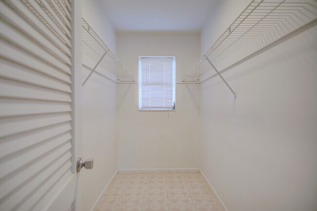 Foto del edificio - 33450 Grand Prix Dr