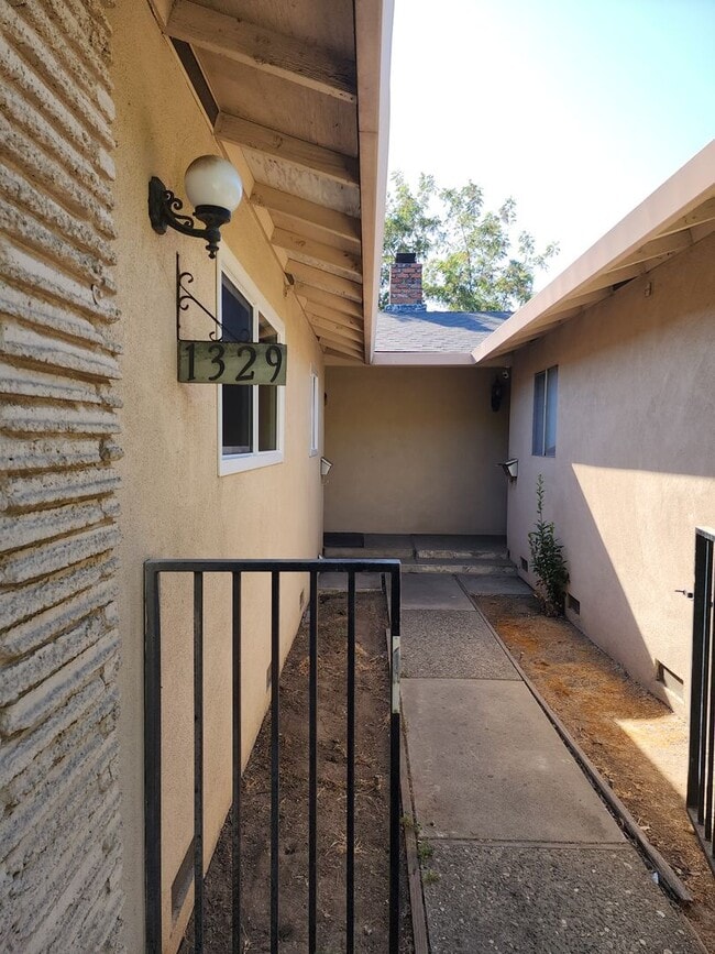 Foto del edificio - K1329-1331RA