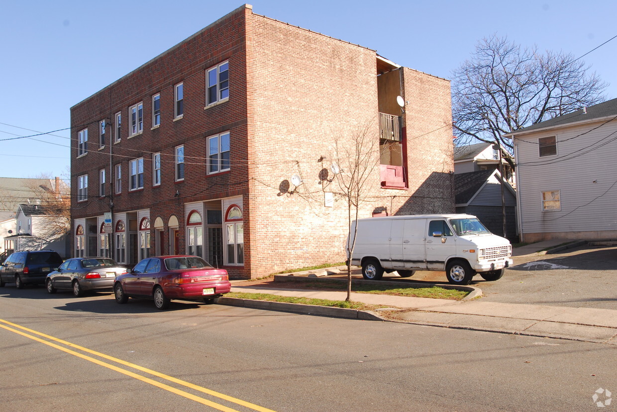 Building Photo - 84-88 Throop Ave