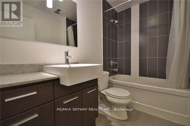 Building Photo - 770 Bay St.