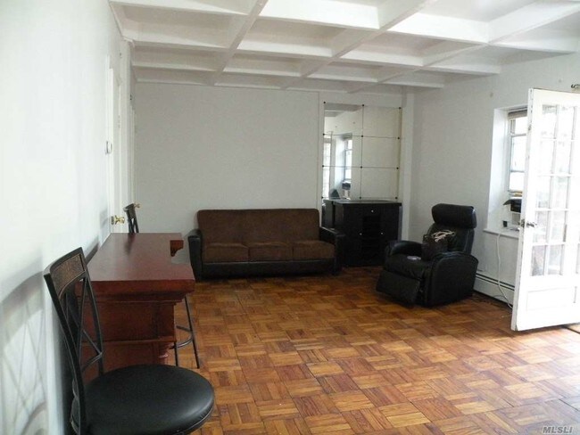 Foto del edificio - 150-67 Village Rd