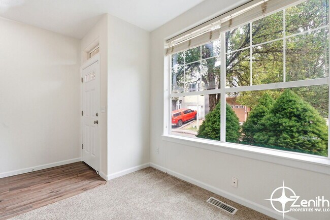 Building Photo - 3519 NE 41st Way