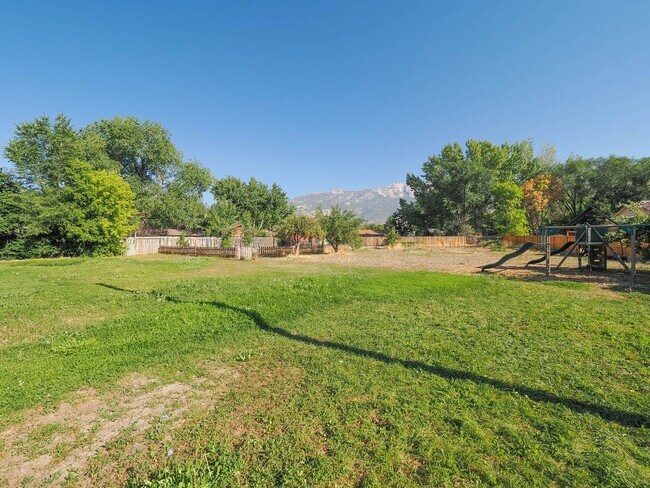 Building Photo - Beautiful home in Alpine