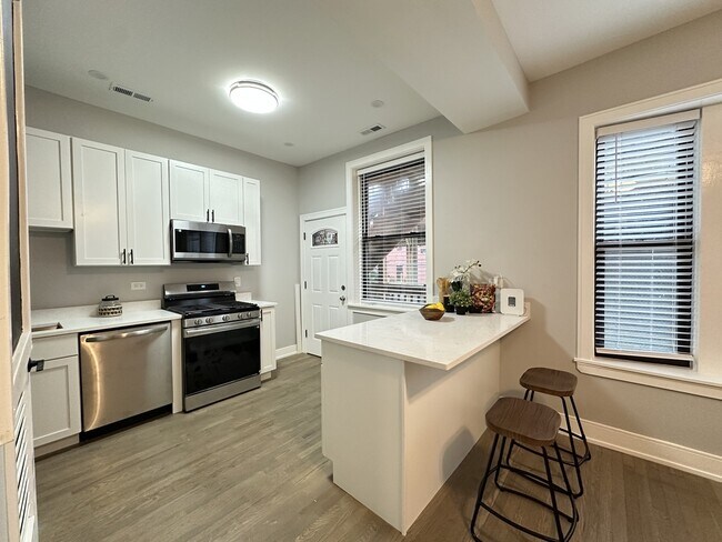 Foto del edificio - 3834 N Wilton Ave