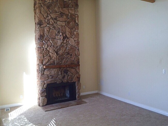 Building Photo - Great location on Cul-de-Sac