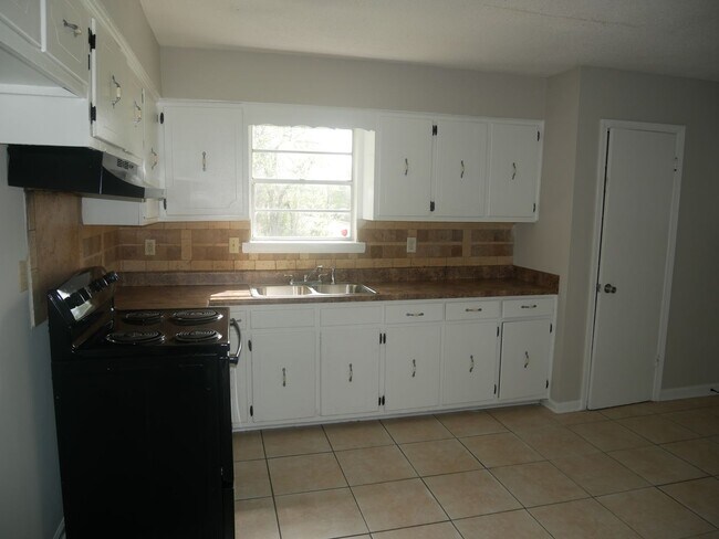 Building Photo - *****JUST REDUCED*****6010 Tulane Horn Lak...
