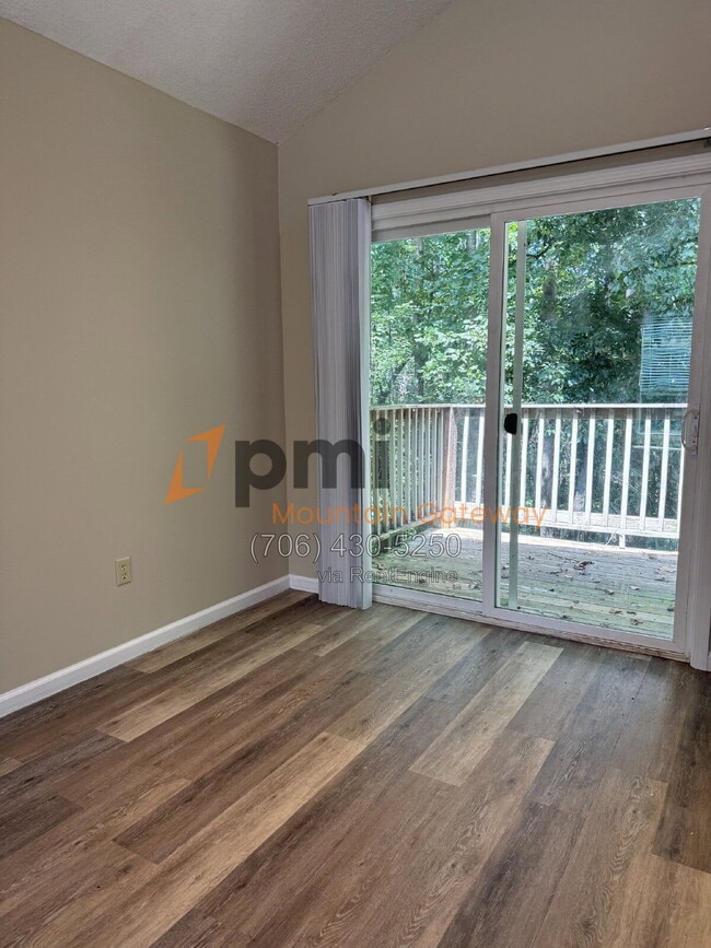 Building Photo - 82 Primrose Dr