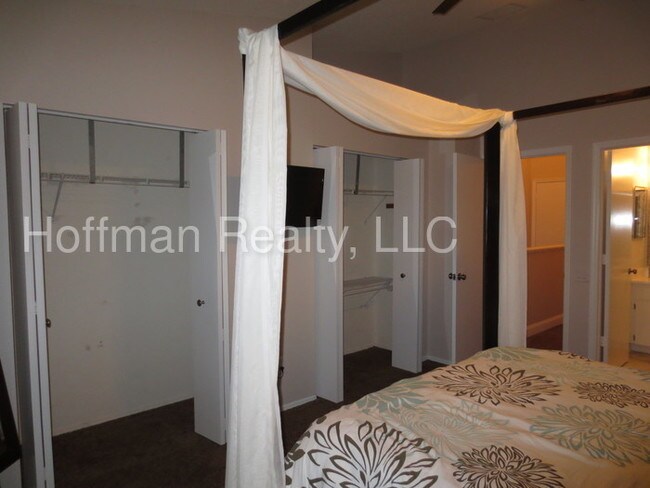 Building Photo - 6003 Bayside Key Dr.