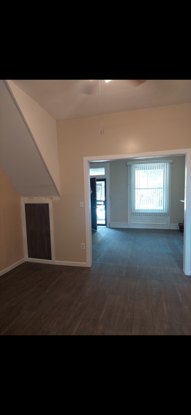 Foto del edificio - 1348 Kerbaugh St