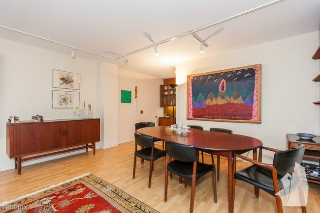 Foto del edificio - 2440 N Lakeview Ave