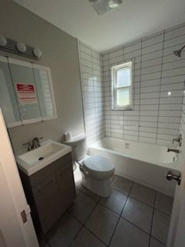 Foto del edificio - Three bedroom house
