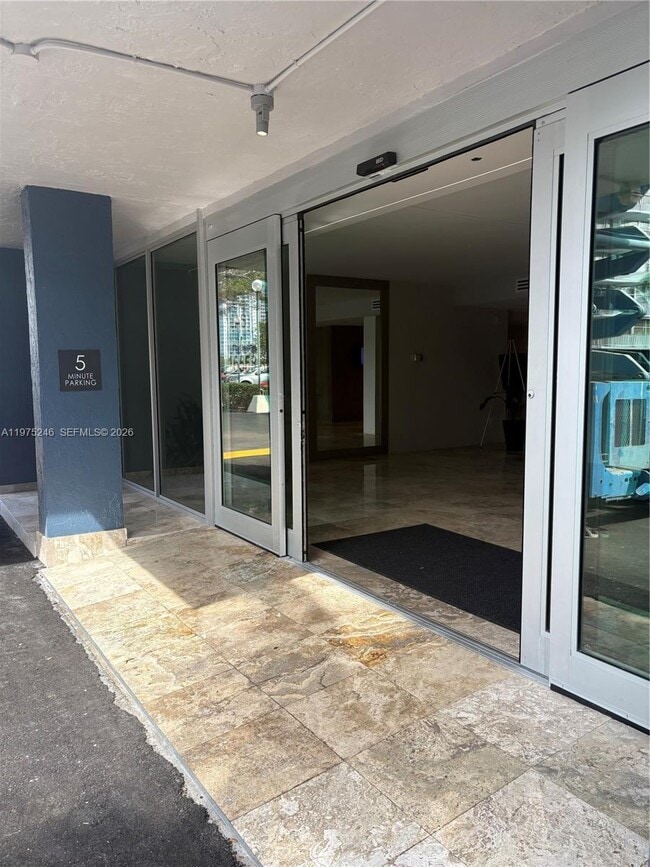 Building Photo - 16558 NE 26th Ave