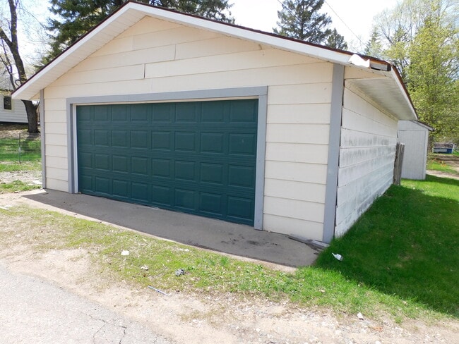 Building Photo - 303 1st St NW