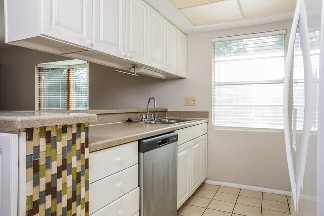 Foto del edificio - 3907 Lemonwood Dr