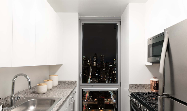 Building Photo - 2 br, 2 bath  - 515 W 37th St T