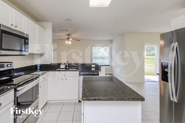 Foto del edificio - 17006 Falconridge Rd