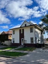 Building Photo - 330 N Spring Ave