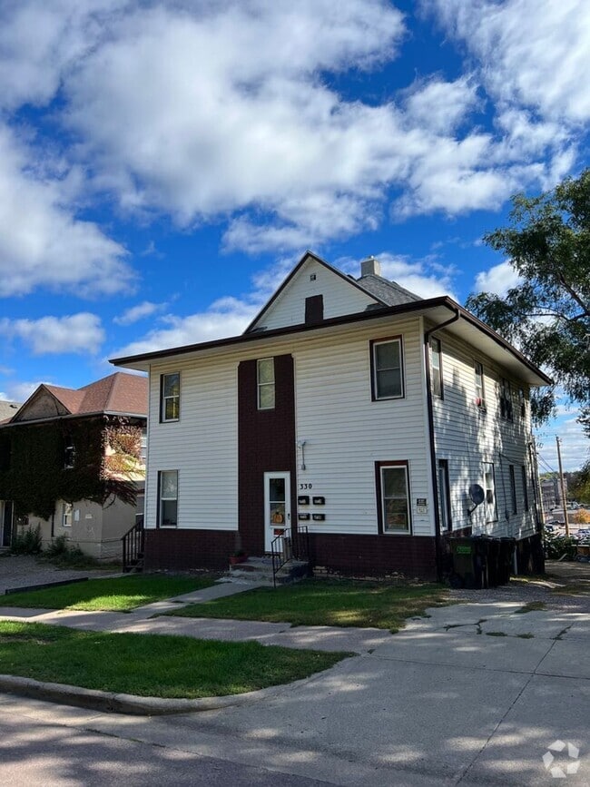 Building Photo - 330 N Spring Ave