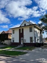 Building Photo - 330 N Spring Ave