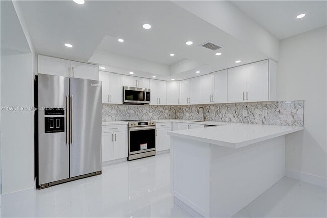 Building Photo - 10722 SW 77th Ave