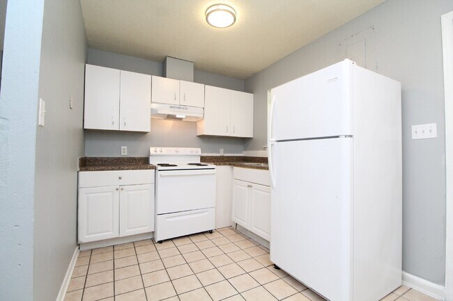 Foto del edificio - 1/2 Off First Month's Rent – 2BR Duplex in...
