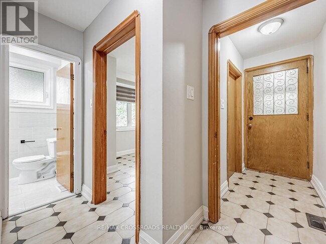 Photo du bâtiment - 174 Bellamy Rd N