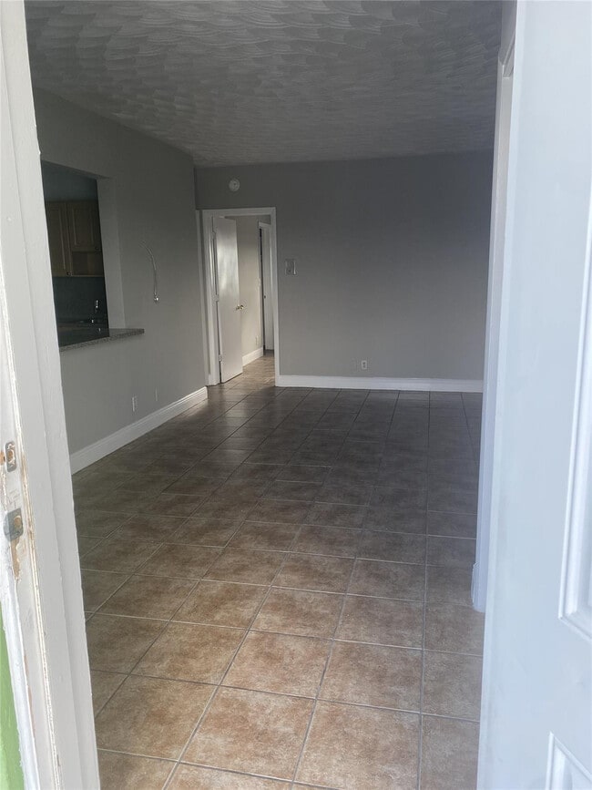 Foto del edificio - 800 NE 13th St