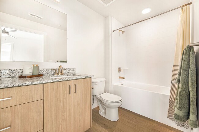 Foto del edificio - Lincoln Crossing Apartments Unit 1301