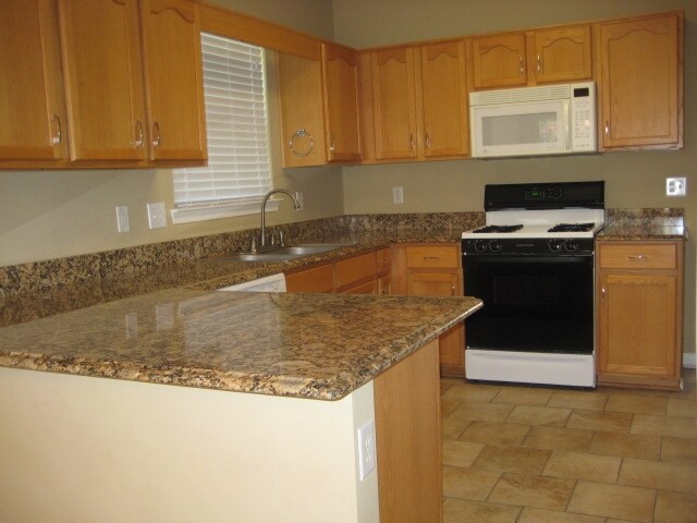 Building Photo - 1064 Cedar Creek Village Rd