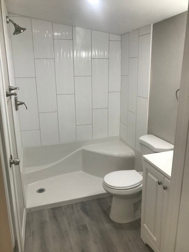 Building Photo - 3539 S 8th Ave