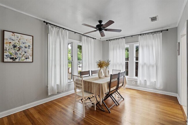 Foto del edificio - 3215 Oakmont Blvd