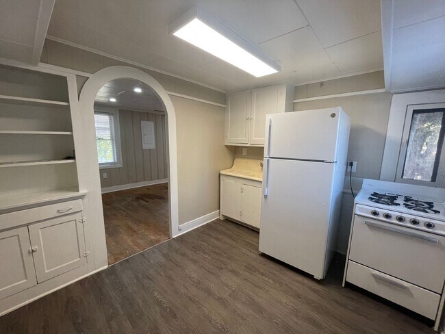 Foto del edificio - Simply the BEST! Adorable 1 Bedroom/1 Bath...