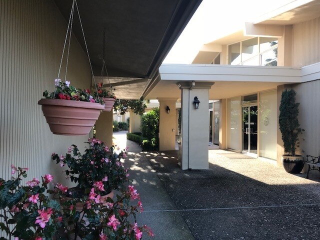 Foto del edificio - 178 Hacienda Carmel
