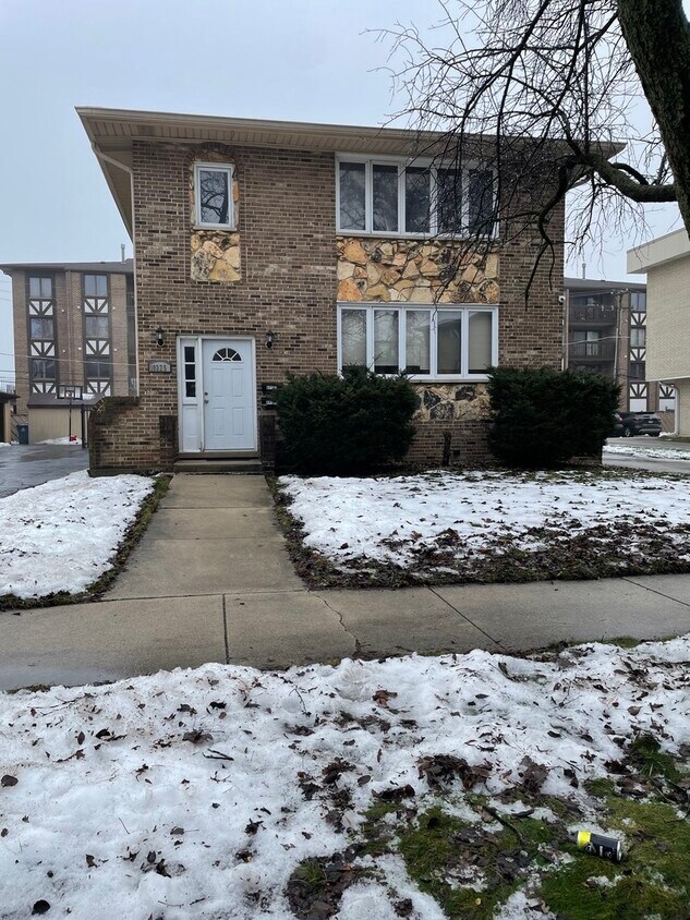 Primary Photo - 10325 Parkside Ave