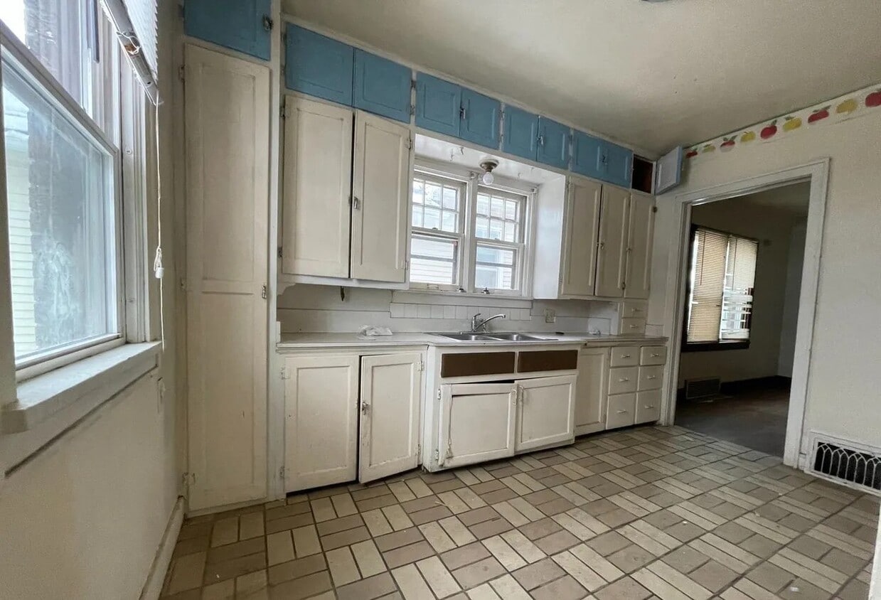 Building Photo - 342 N Ashland Ave