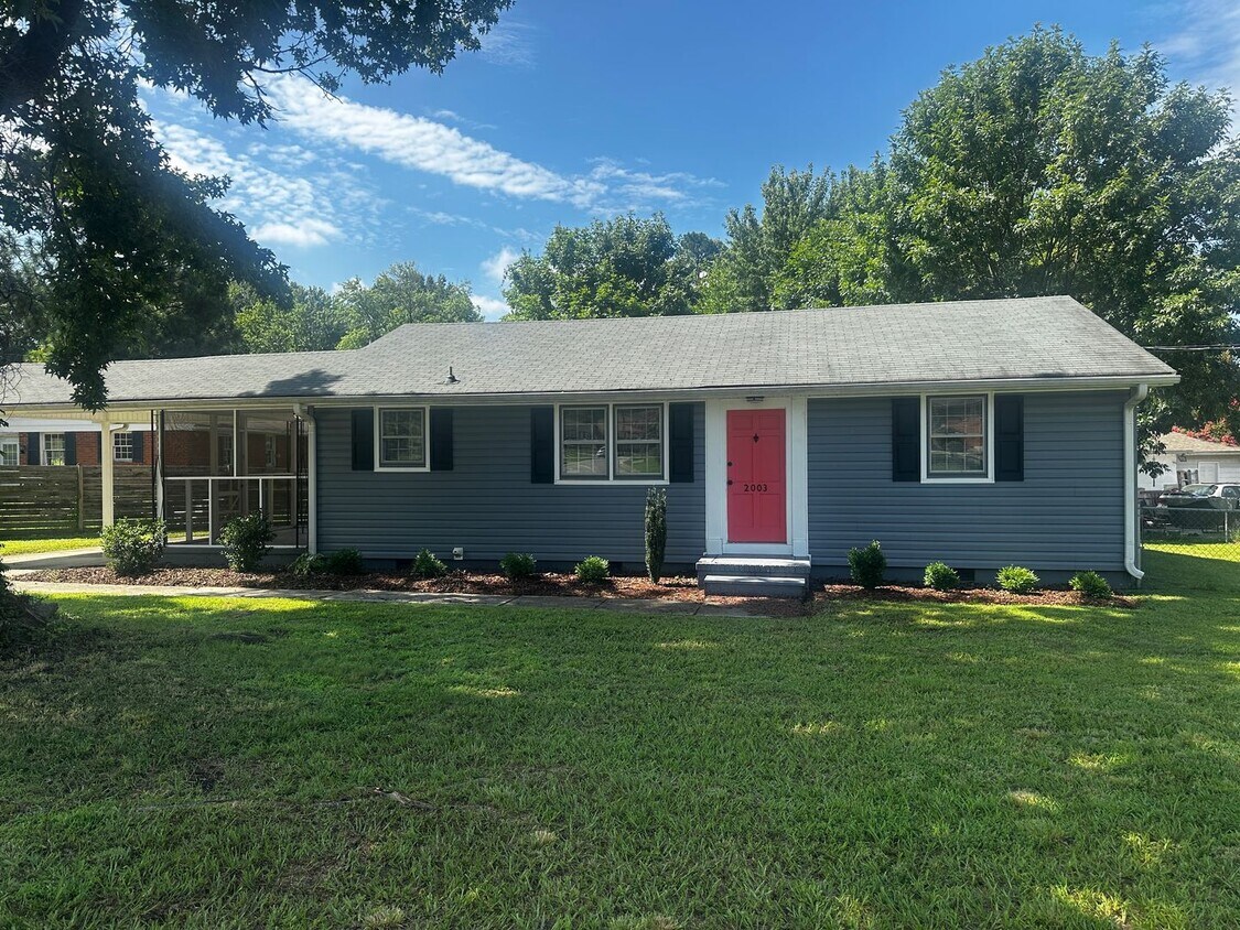 Primary Photo - Darling Renovated 3 Bedroom Ranch in Conve...