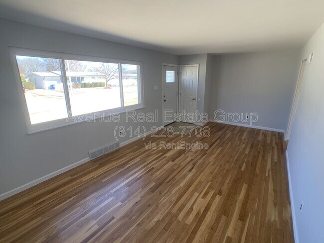 Foto del edificio - 858 Hazelvalley Dr