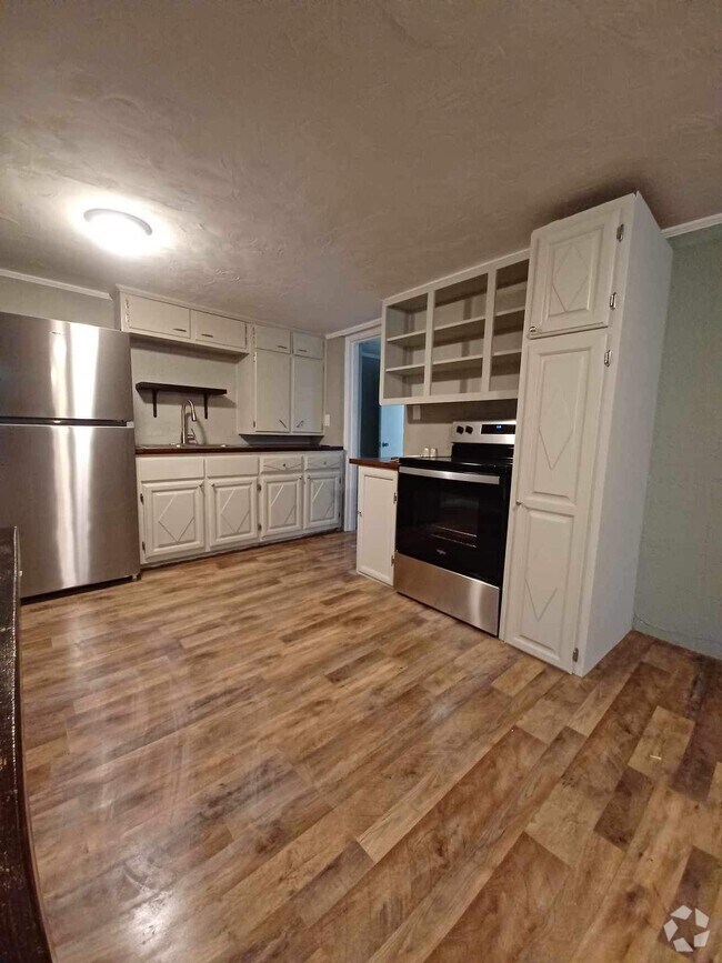 Downtown Florence Apartments for Rent with Hardwood Floors Florence, AL 3 Rentals