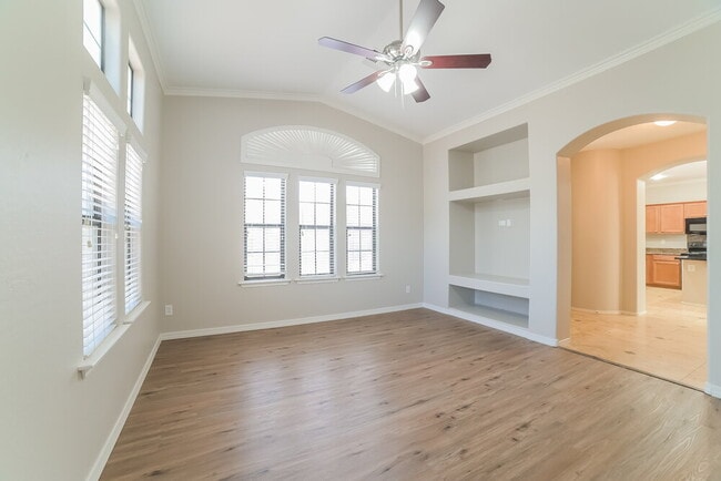 Building Photo - 2302 W Jake Haven