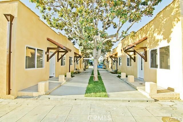 Primary Photo - 626 W 59th Pl