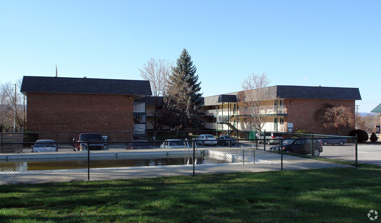 Oak Grove Village Apartments in Roanoke, VA